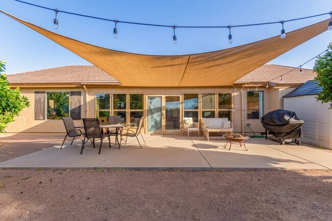 Building Photo - Spectacular 5 bdrm Home, OFFERS SOLAR ELECTRIC!