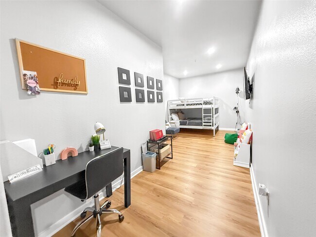 Building Photo - 2216 Chenevert St