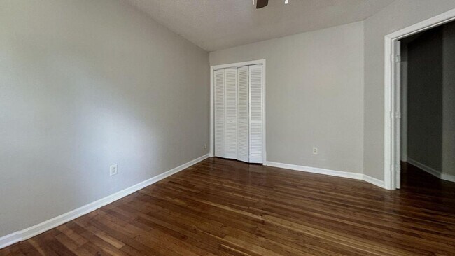 Building Photo - 2 & 3 Bedroom Townhomes in West Ashley