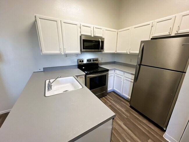 Building Photo - Studio Apartment in the Sable Cove Condomi...