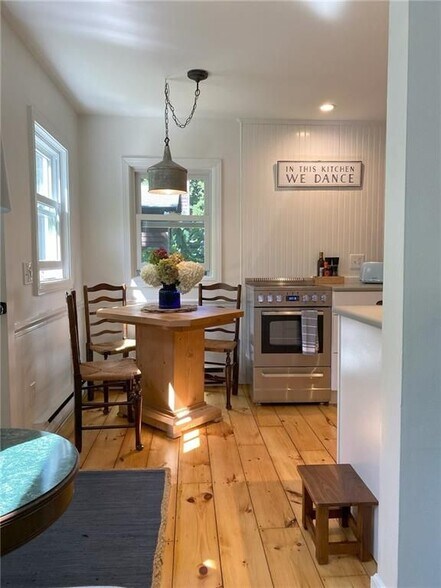 Building Photo - 87 Wood Ln