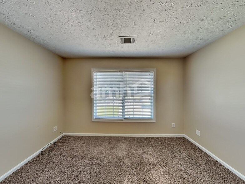Building Photo - 900 Cline Petty Way