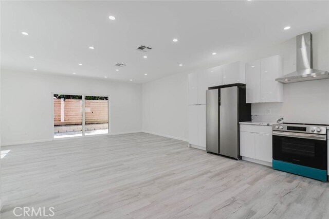 Building Photo - 8839 Sophia Ave