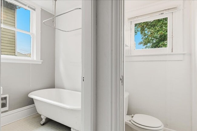 Building Photo - 1b/1ba Goose Hollow Apartment, close to everything!