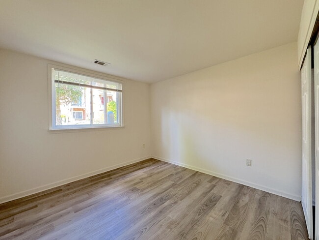 Building Photo - Comfortable Annandale Home with Functional Layout and Outdoor Space