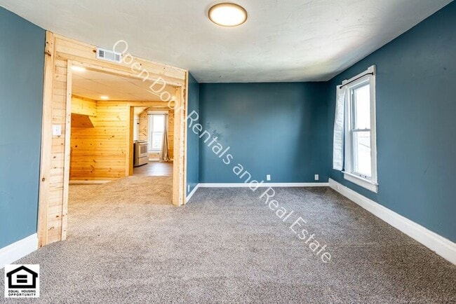 Building Photo - 1703 Sprott St