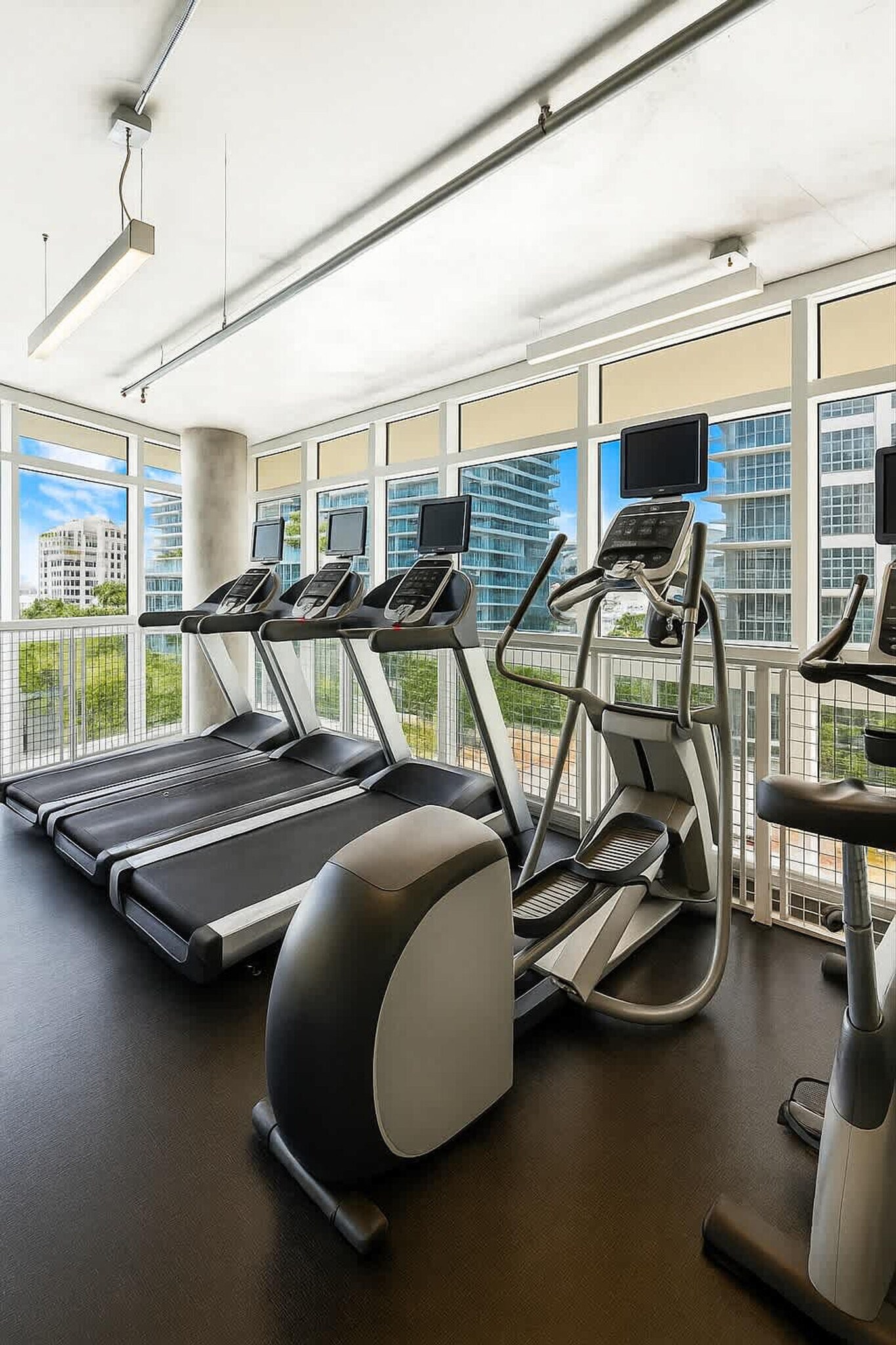 Building Photo - 3250 NE 1st Ave