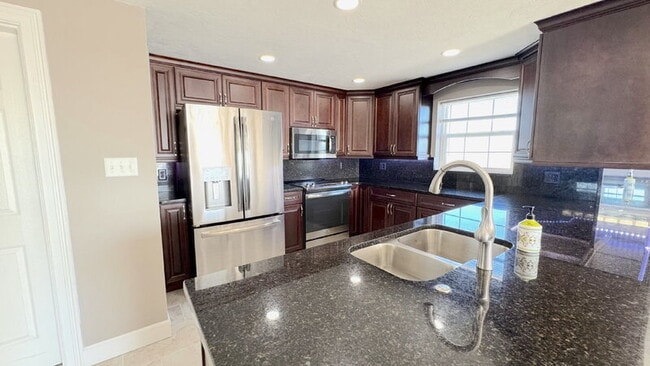 Building Photo - 404 S Beach St