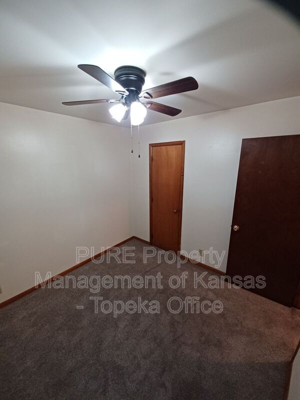 Building Photo - 643 SW Oakley Ave
