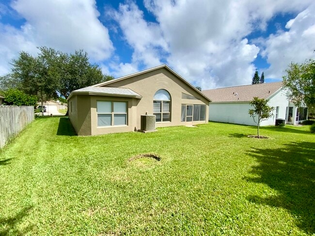 Building Photo - 8057 Bracken Ln