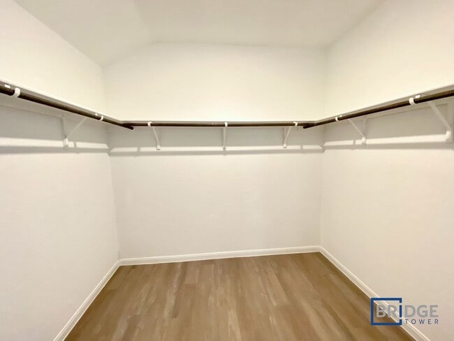 Building Photo - 2720 Coral Vly