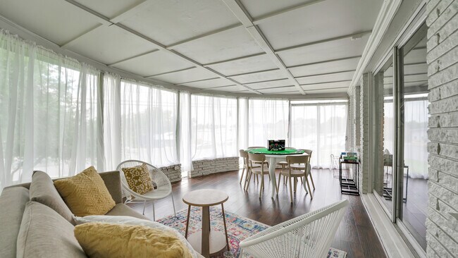 Building Photo - 2134 Bandera Rd