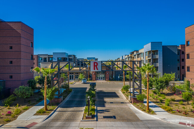 Building Photo - The Retreat at Rio Salado