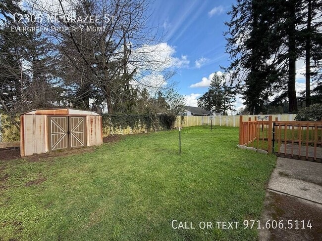 Building Photo - 12305 NE Brazee St