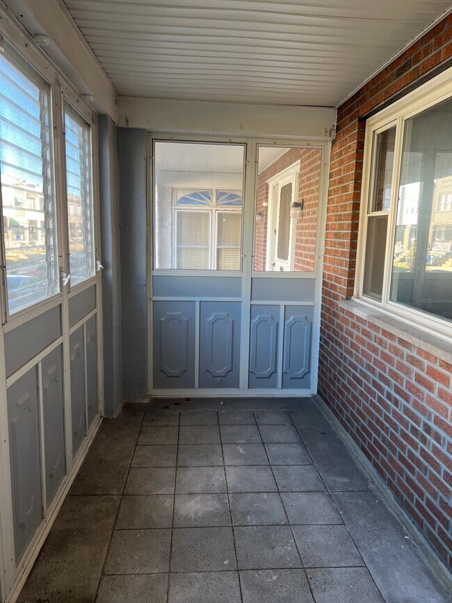 Building Photo - 2828 Sellers St