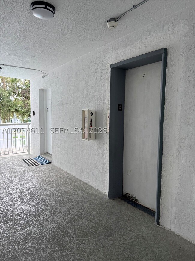 Building Photo - 3101 SW 27th St