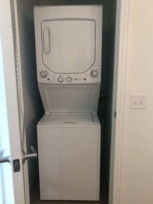 Building Photo - 1101 W Jackson Blvd