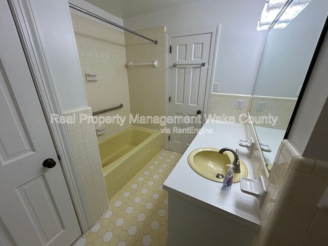 Building Photo - 4216 Oak Park Rd