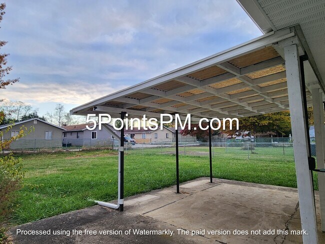 Building Photo - 1032 Andrew St