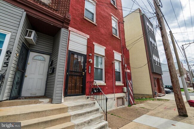Building Photo - 673 N 11th St