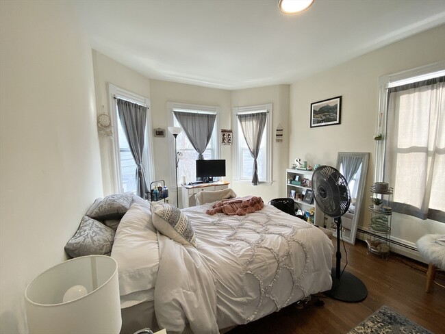 Building Photo - 106 Buttonwood St