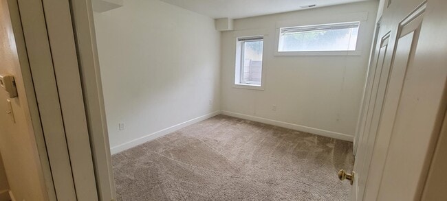 Building Photo - 303 Center St