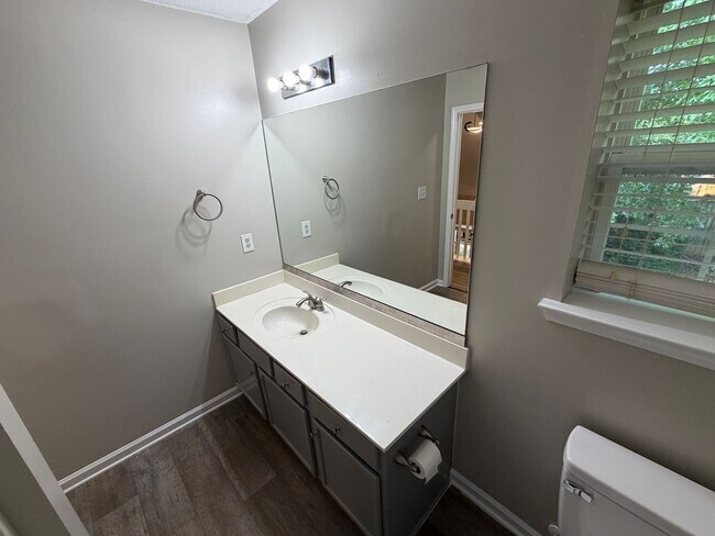 Building Photo - Beautiful 3-bedroom, 2.5-bathroom townhome