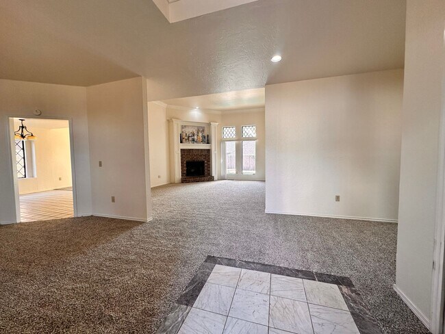 Building Photo - Spacious 4 Bed in Deer Creek