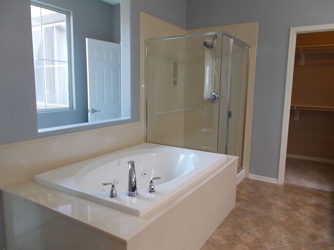 Building Photo - Stylish Summerlin Townhome with Private Co...