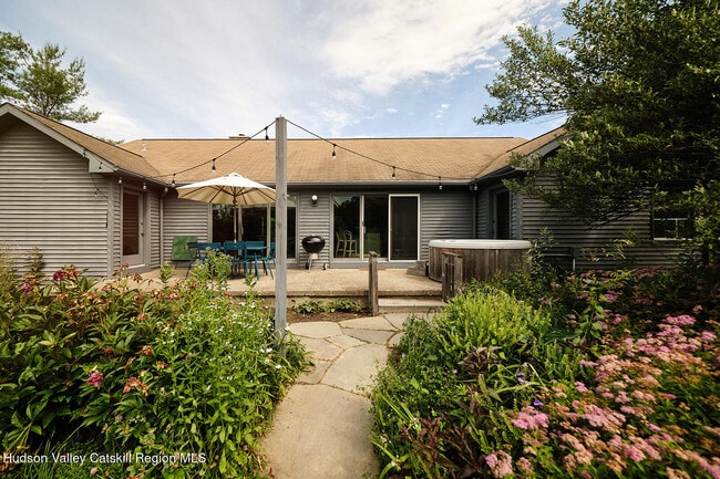 Building Photo - 90 Reuter Rd