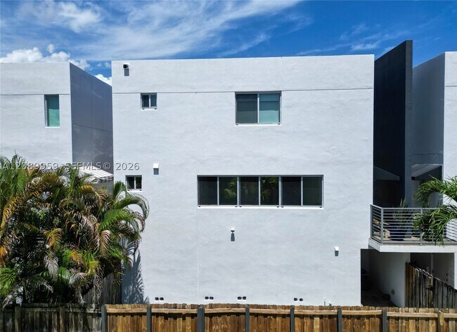 Building Photo - 7520 SW 59th St