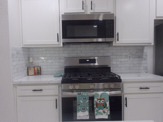 Building Photo - 806 Country Pl Blvd