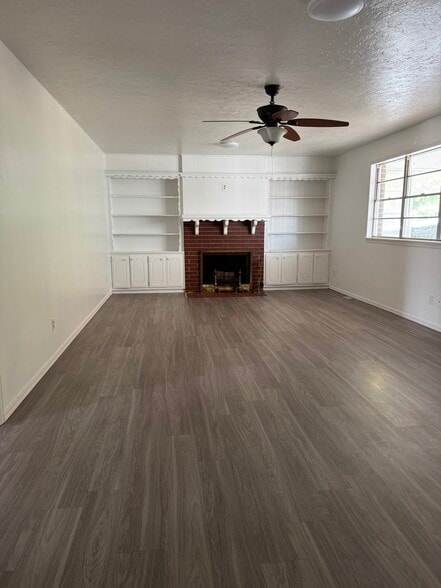 Family room - 3112 N Viewpoint Dr