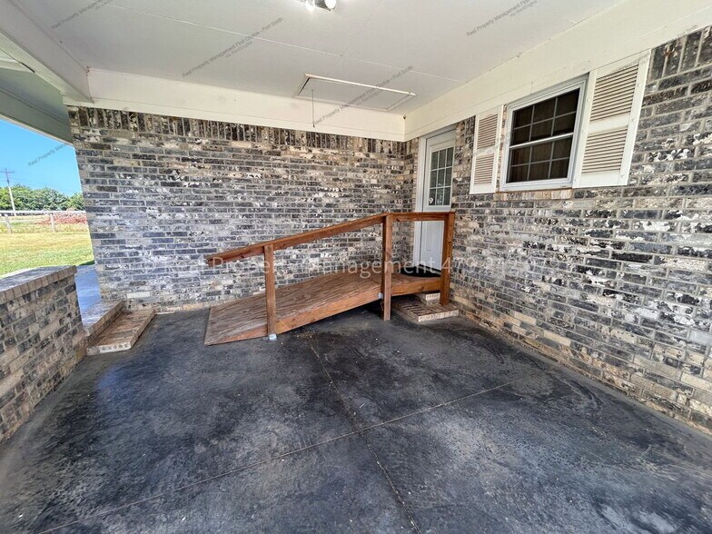 Building Photo - 4314 Palestine Rd