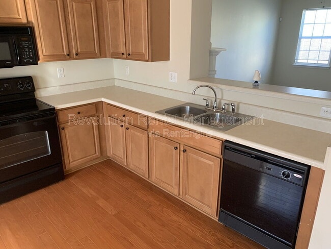 Building Photo - 6800 Blackstone Pl