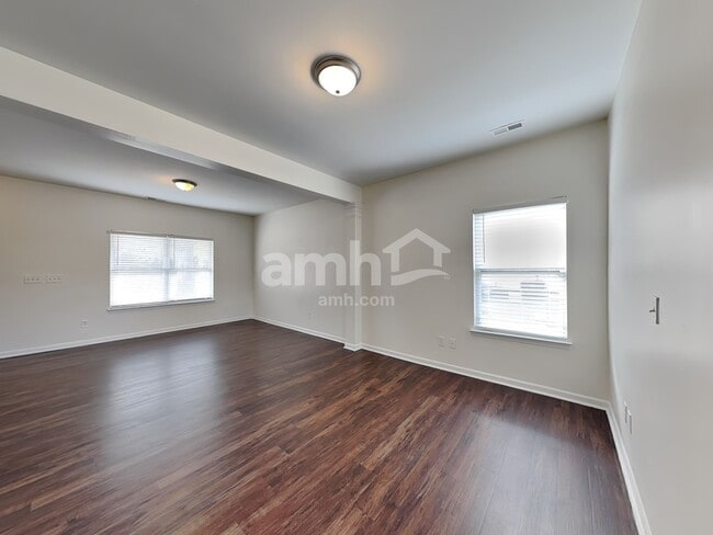 Building Photo - 267 Flanders Dr