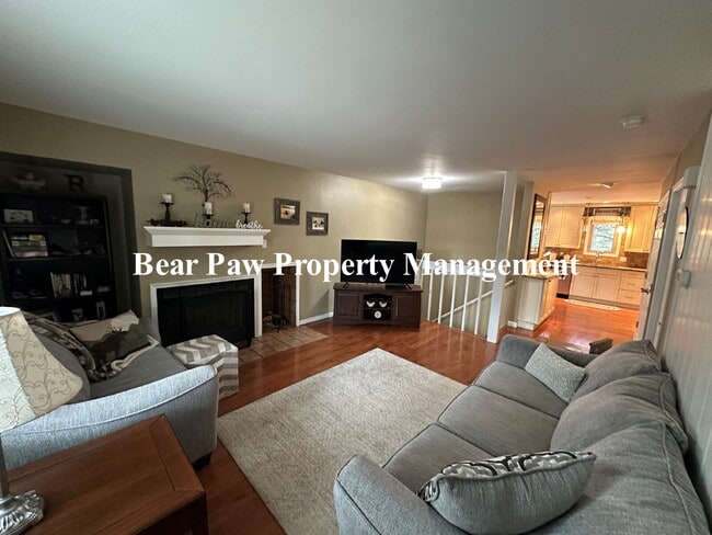 Building Photo - "Charming Duplex! Your Perfect Mountain Home Awaits!"