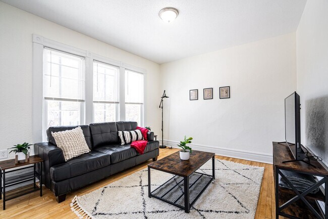 Building Photo - 4Bdrm Upper Flat of Eastside Duplex Fully ...