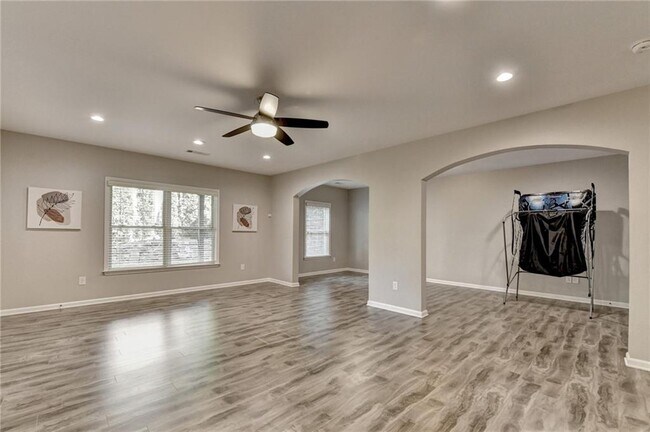 Building Photo - 11653 Parkside Ave