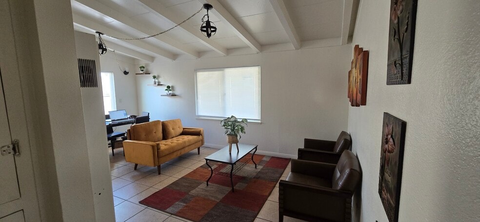 Building Photo - 44034 Carolside Ave