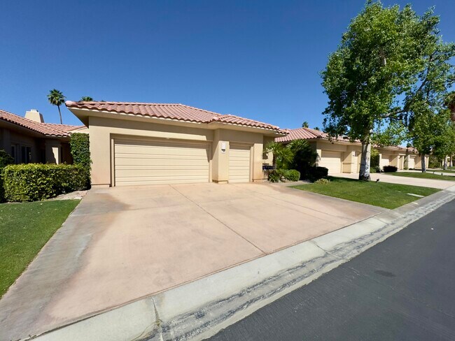 Building Photo - 128 Kavenish Dr