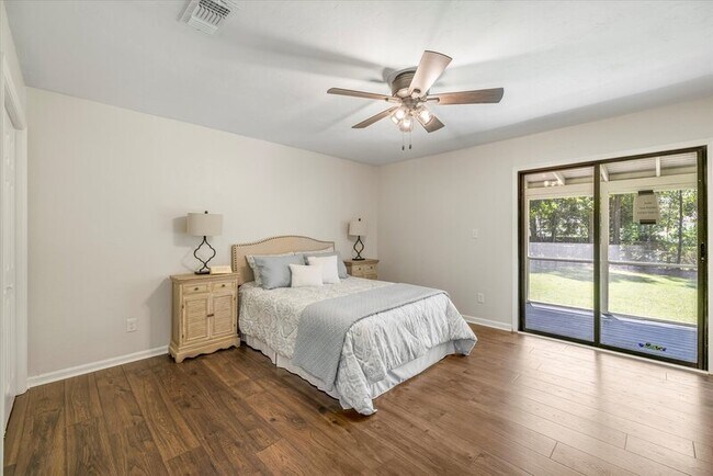 Building Photo - 3109 Shamrock St S