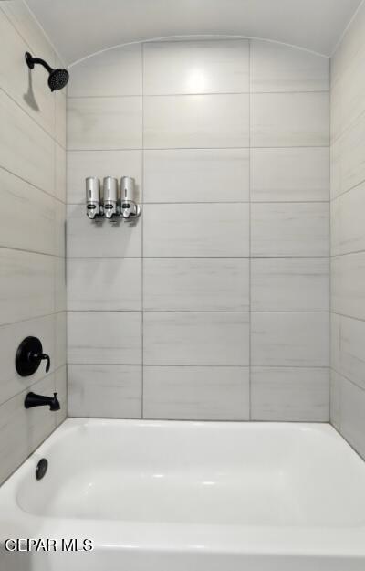 Building Photo - 1126 Gaitan St