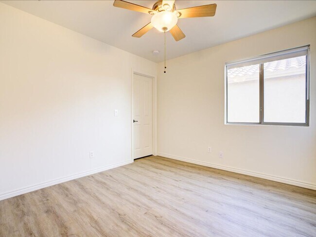Building Photo - ** WOW $500.00 OFF FIRST FULL MONTHS RENT ...