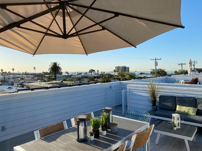 Building Photo - 7716 Ivanhoe Ave