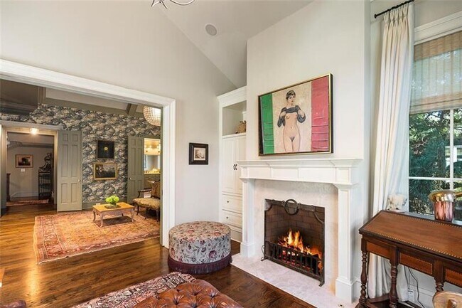 Building Photo - 5000 Long Island Dr