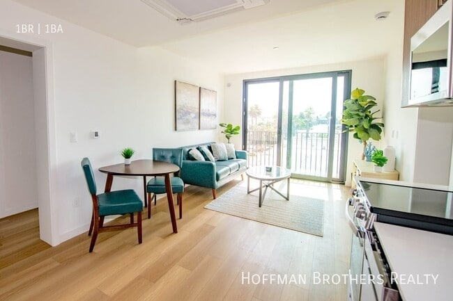 Building Photo - 2853 West Blvd