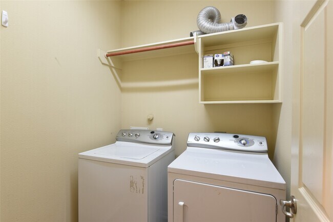 Building Photo - 118 E Lasting Spring Cir