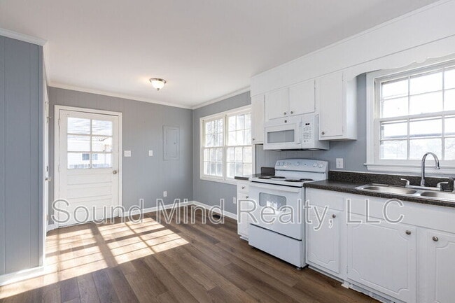 Building Photo - 303 W Horton St