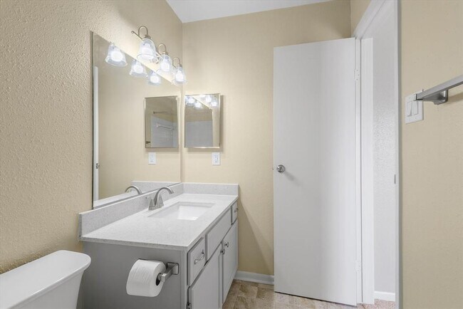 Building Photo - 18511 Egret Bay Blvd